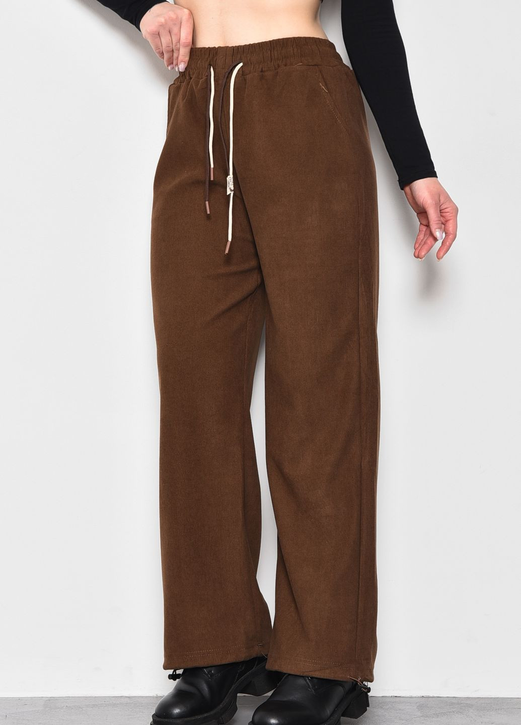 Штаны женские полубатальные расклешенные коричневого цвета Let's Shop (278050214)