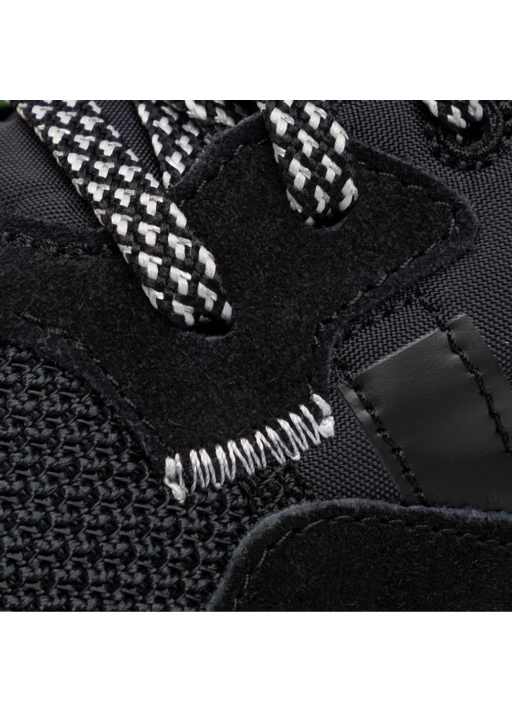 Черные кроссовки adidas