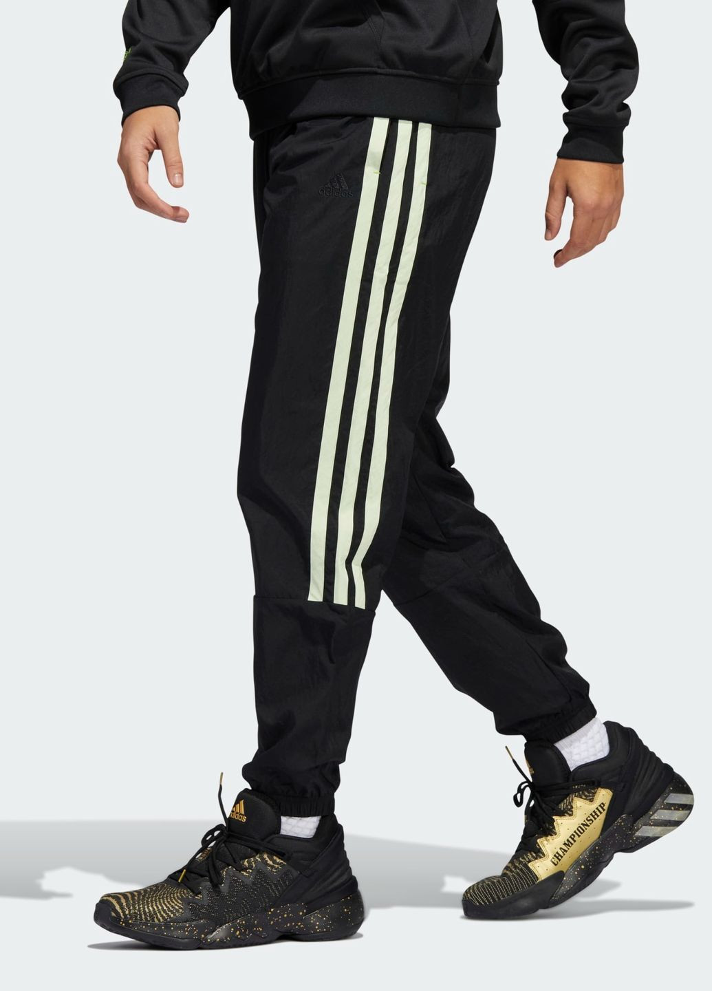 Черно-белые спортивные демисезонные брюки adidas