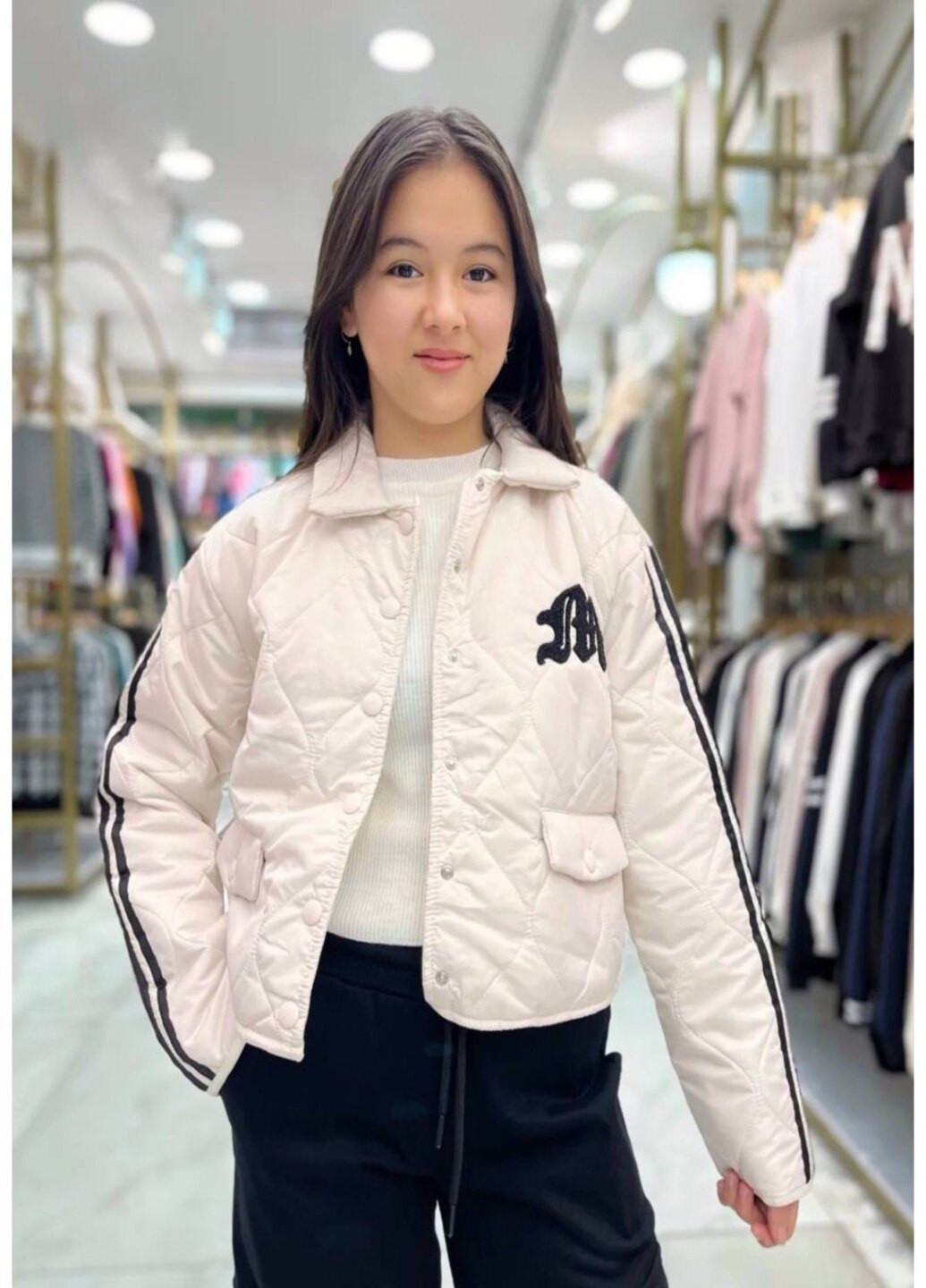 Молочна демісезонна стильна стьогана куртка в молочному кольорі для дівчинки Mini Moda