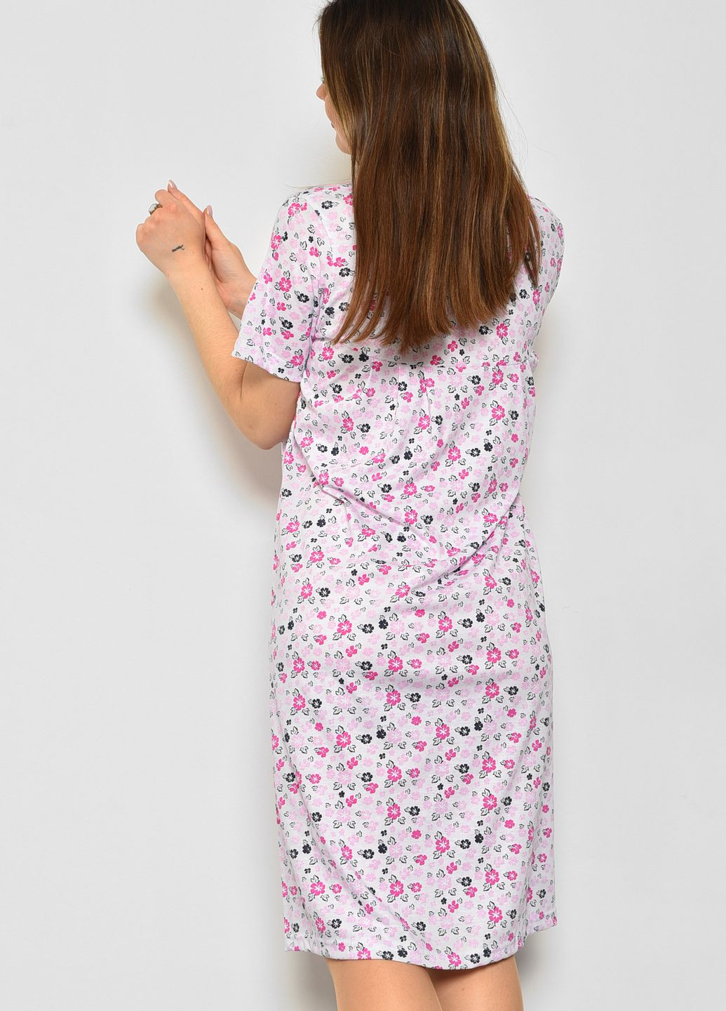 Ночная рубашка женская полубатальная белого цвета с цветочным принтом Let's Shop (277925674)