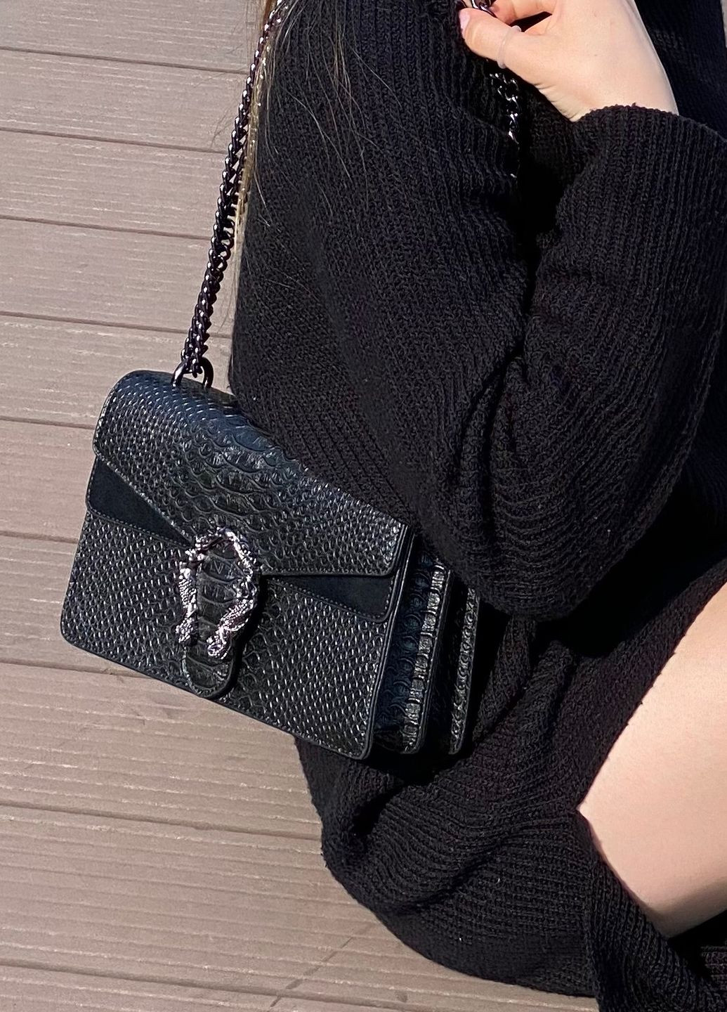 Жіноча сумка крос-боді з підковою чорна No Brand (270829157)