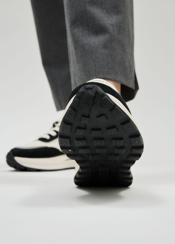 Чорні осінні кросівки 183541 Lonza