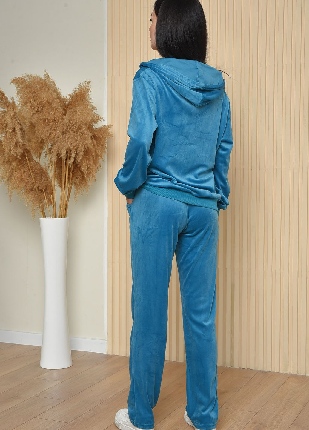 Костюм спортивний жіночий велюровий блакитного кольору Let's Shop (261762176)
