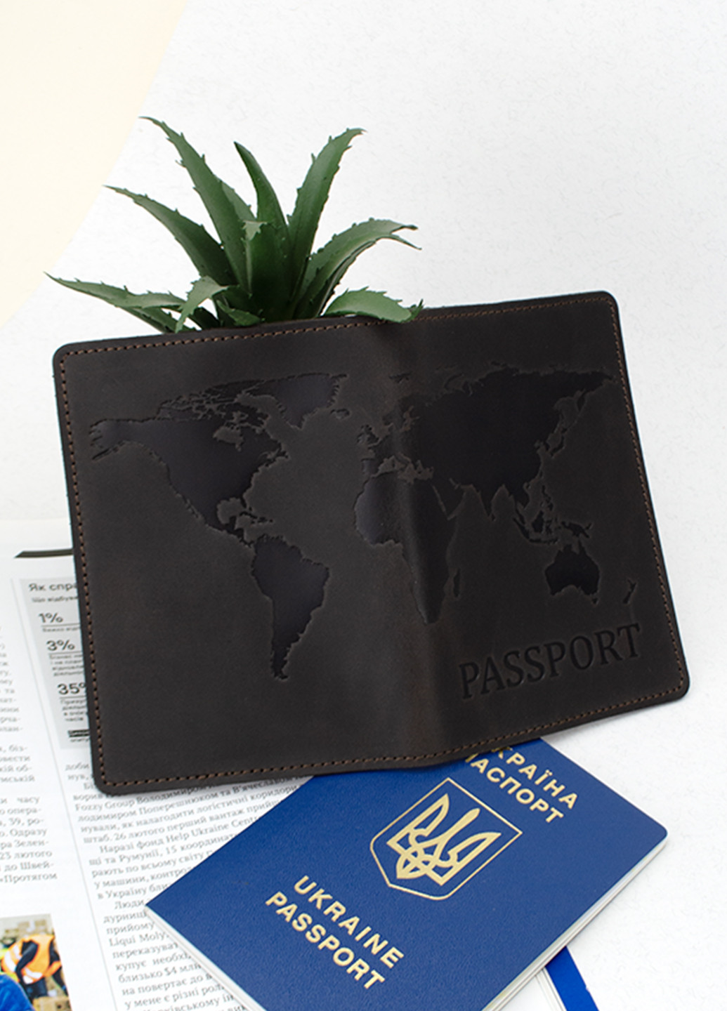 Обкладинка шкіряна на закордонний паспорт "Карта" (коричнева) HandyCover (261406364)