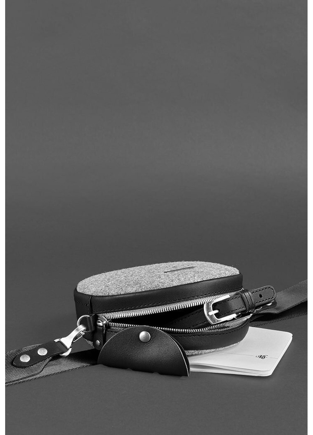 Женская фетровая круглая сумка Таблетка с кожаными бирюзовыми вставками BN-BAG-23-FELT-TIFFANY BlankNote (278050546)