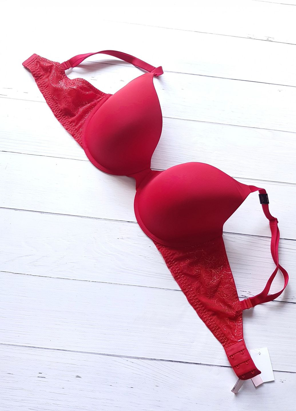 Красный бюстгальтер victoria`s secret красный с гипюром сзади Victoria's Secret
