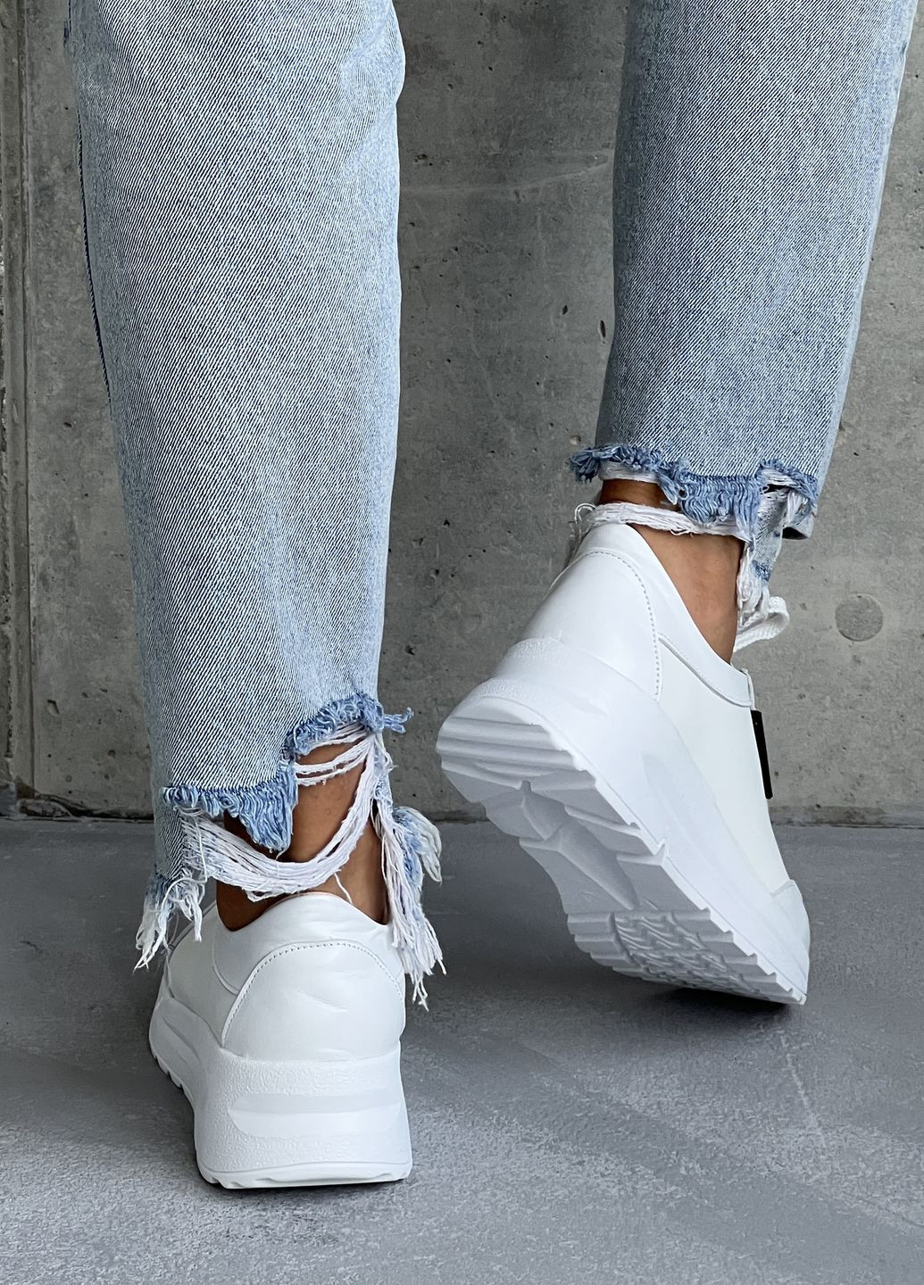 Белые демисезонные трендовые женские белые кроссовки из натуральной кожи InFashion Кросівки