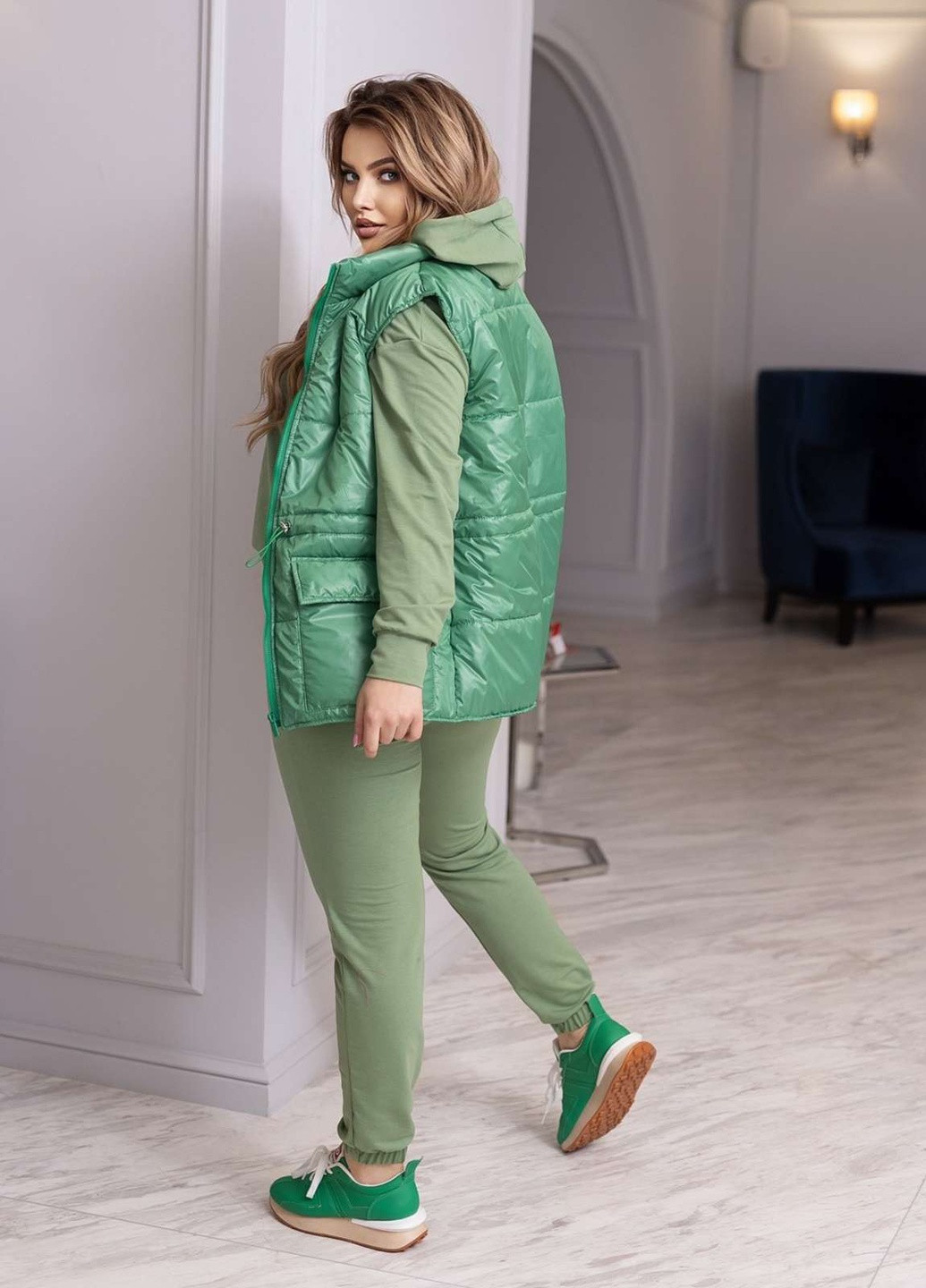 Женский спортивный костюм с жилеткой зеленого цвета р.2XL 48/50 357811 New Trend (258706232)