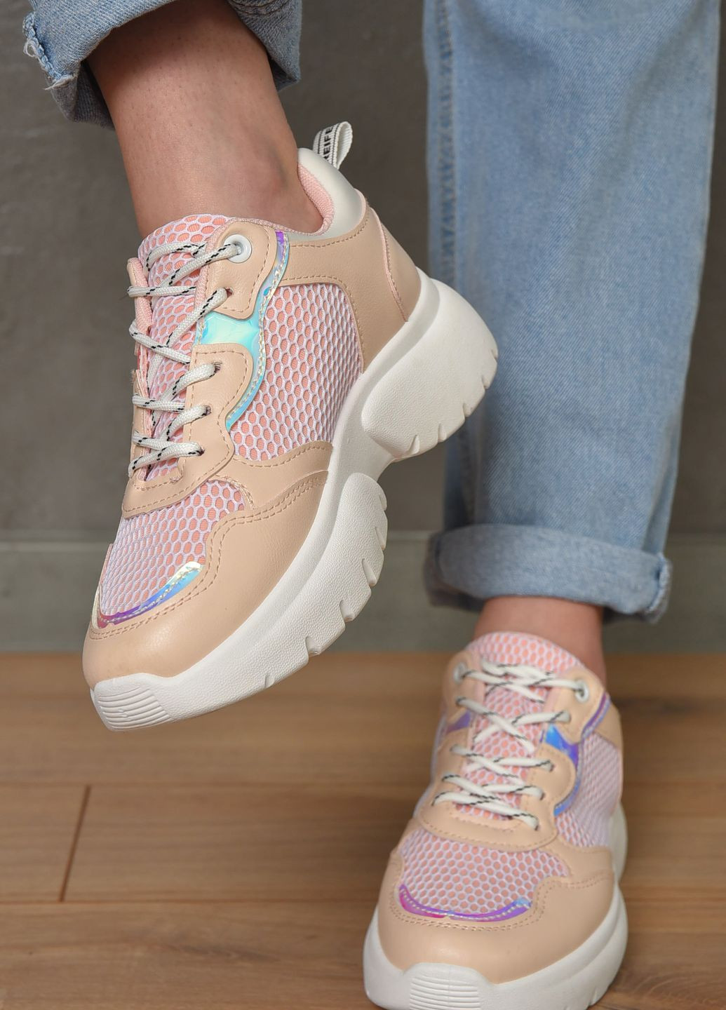 Пудрові осінні кросівки жіночі пудрового кольору на шнурівці Let's Shop
