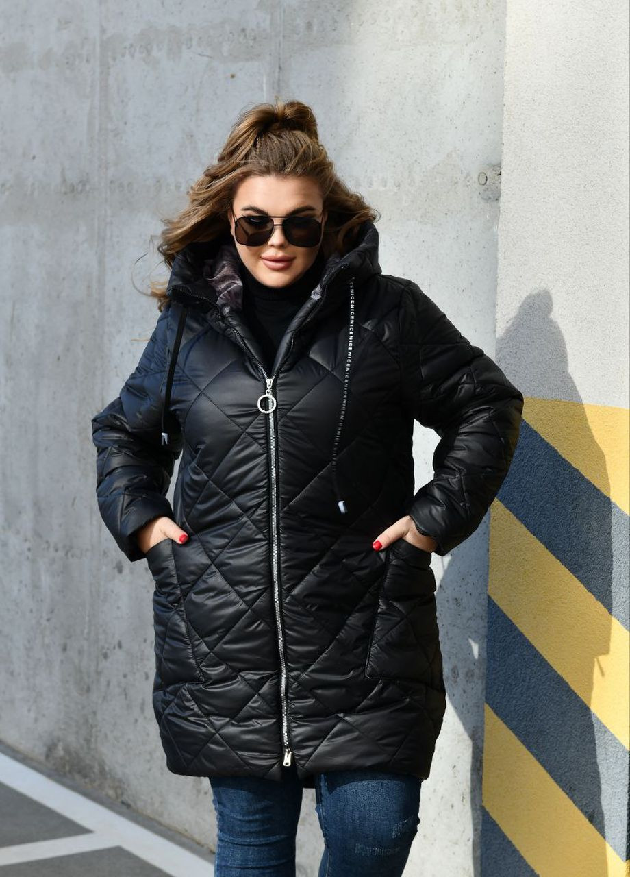 Черная женская теплая курточка цвет черный р.54 445898 New Trend