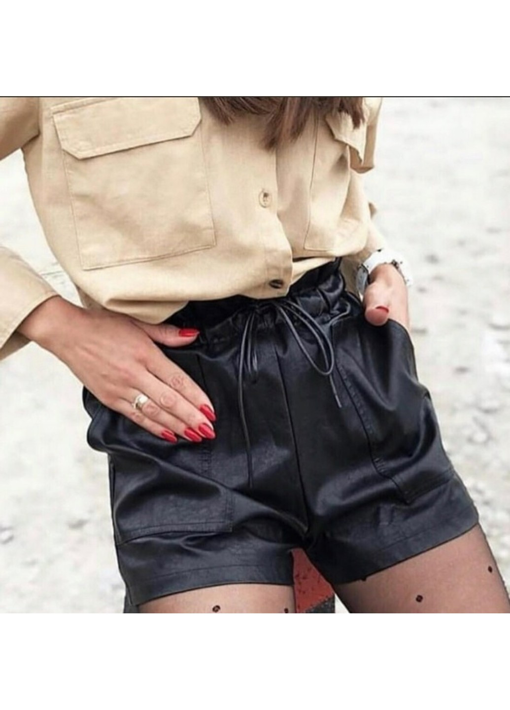 Жіночі шорти з кишенями з екошкіри чорні No Brand (268463879)