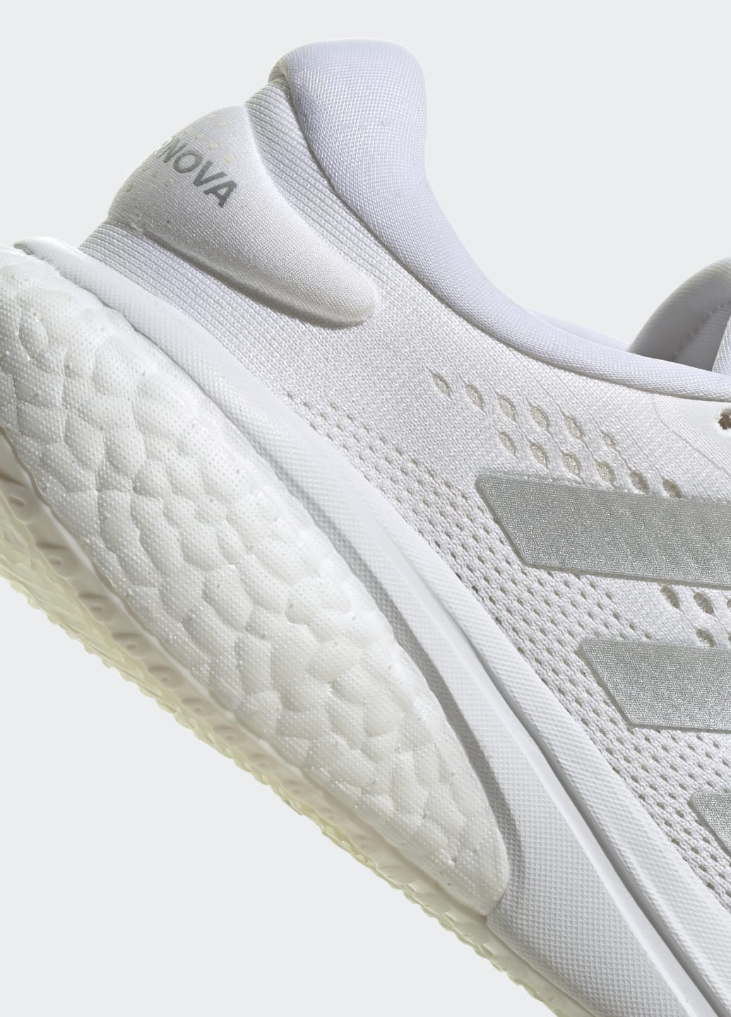 Білі всесезонні кросівки для бігу supernova 2.0 adidas