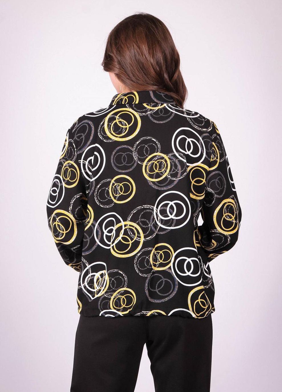 Чорна демісезонна блузка жіноча 9773 малюнок креп чорна Актуаль