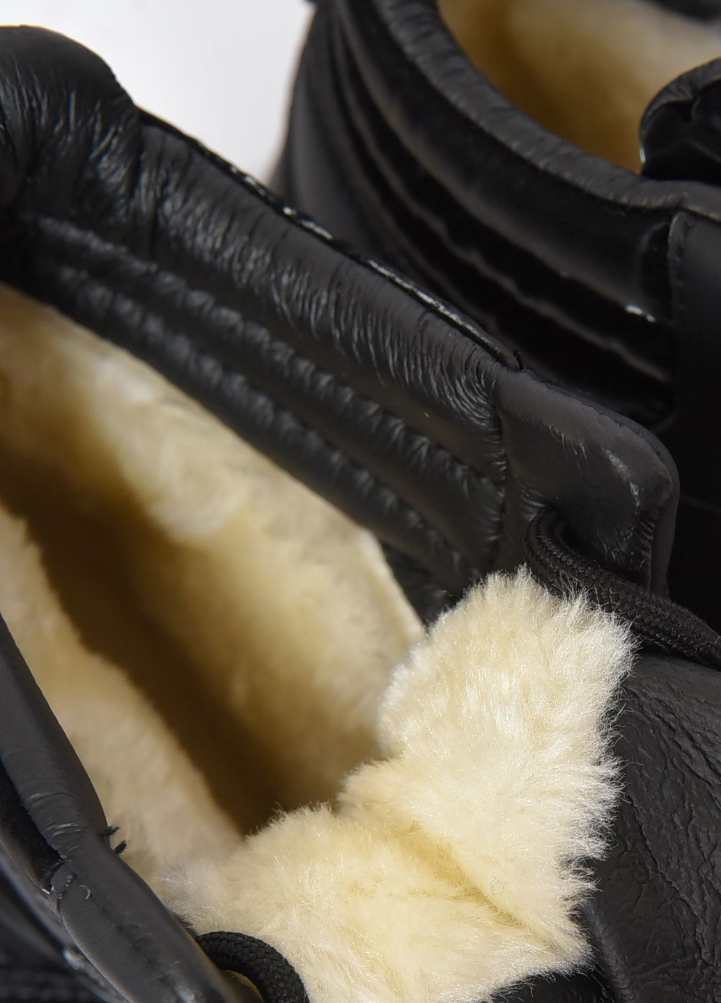 Чорні зимовий кросівки жіночі на хутрі чорного кольору Let's Shop