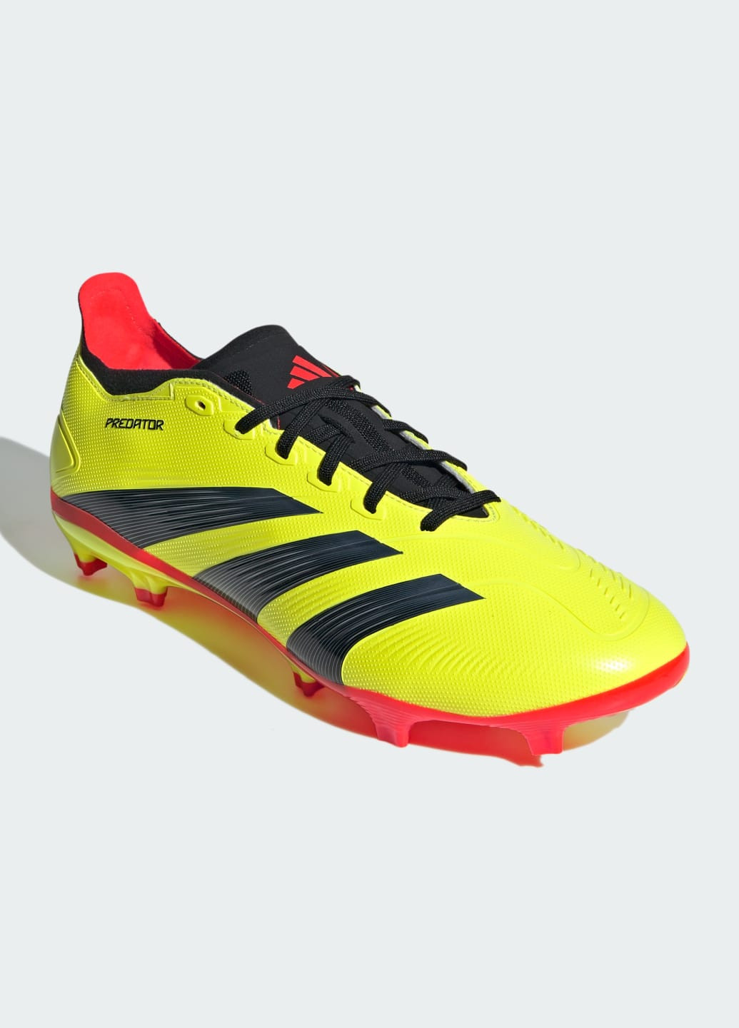 Жовті всесезонні футбольні бутси predator 24 league low firm ground adidas