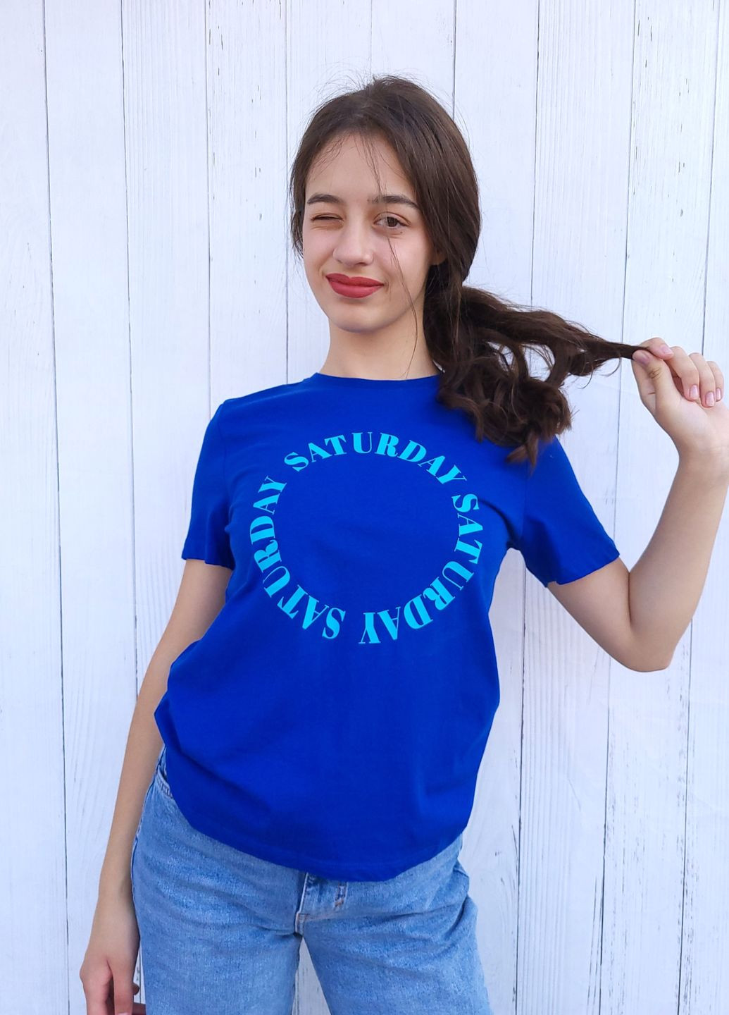 Синяя футболка женская классическая с надписью Only