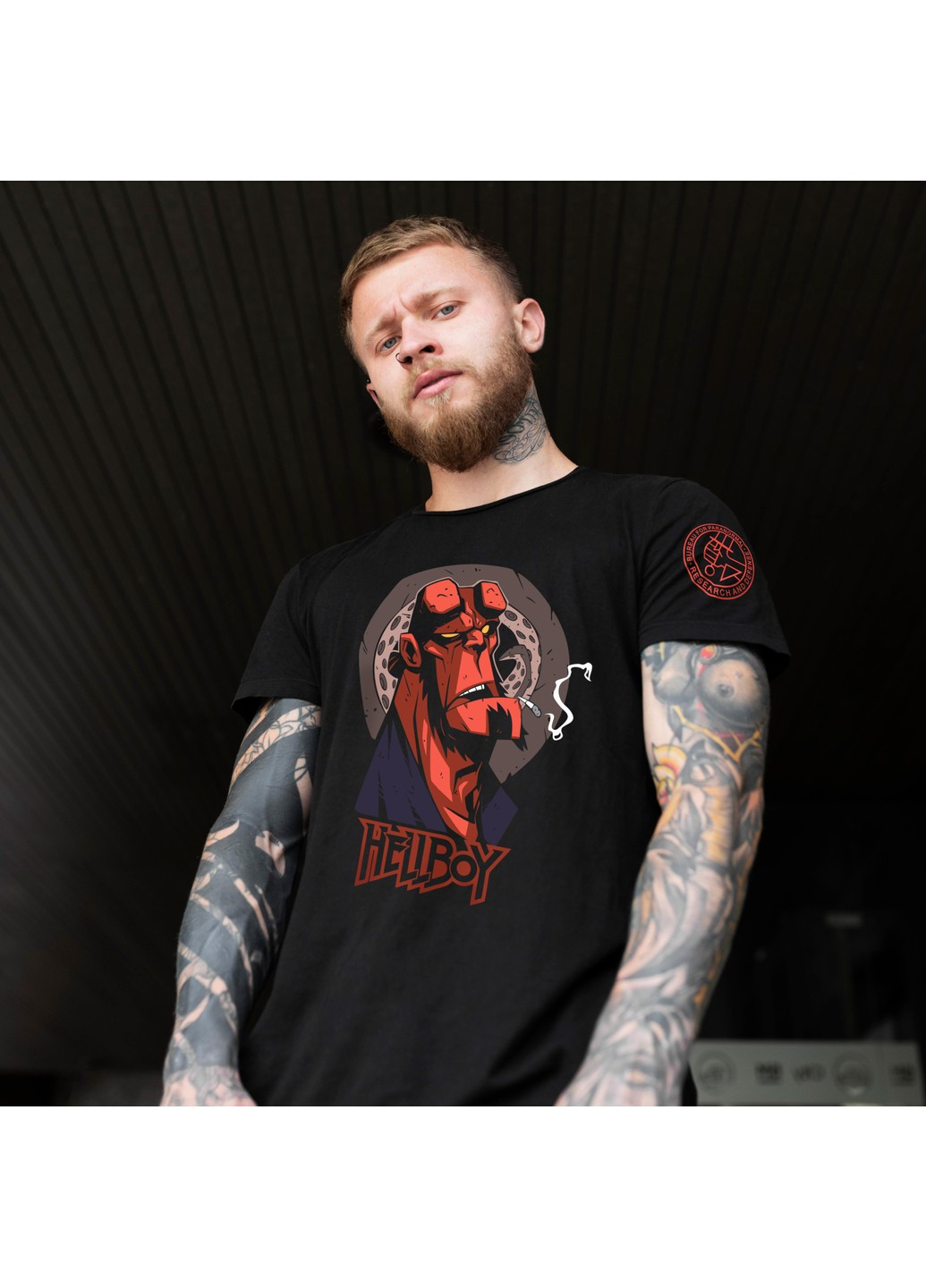 Черная футболка с принтом - хелл бой No Brand