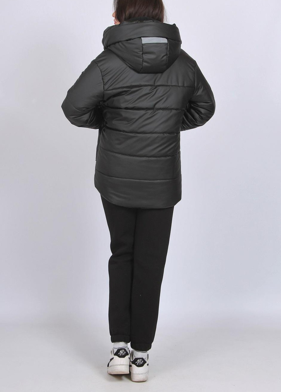 Чорна куртка теплая женская 323 плащевка черная Актуаль