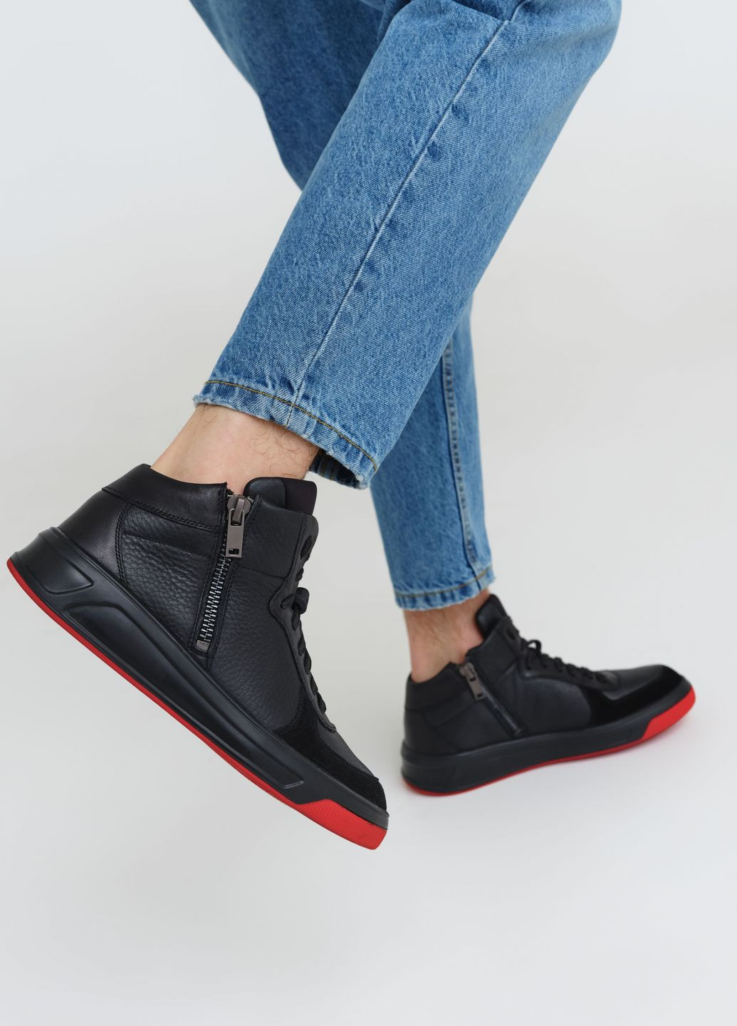 Черные ботинки Estro