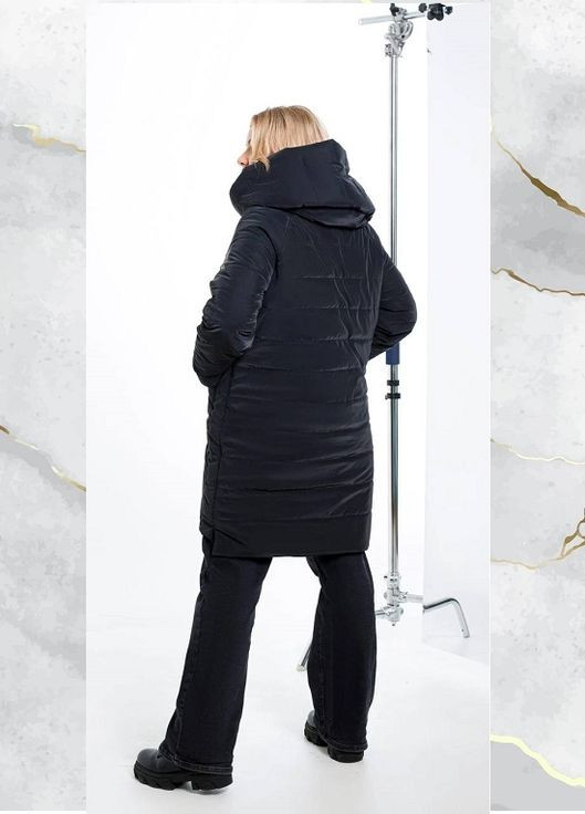 Черная зимняя куртка стёганная с капюшоном Nobilitas