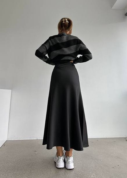 Черная повседневный однотонная юбка Garna клешированная