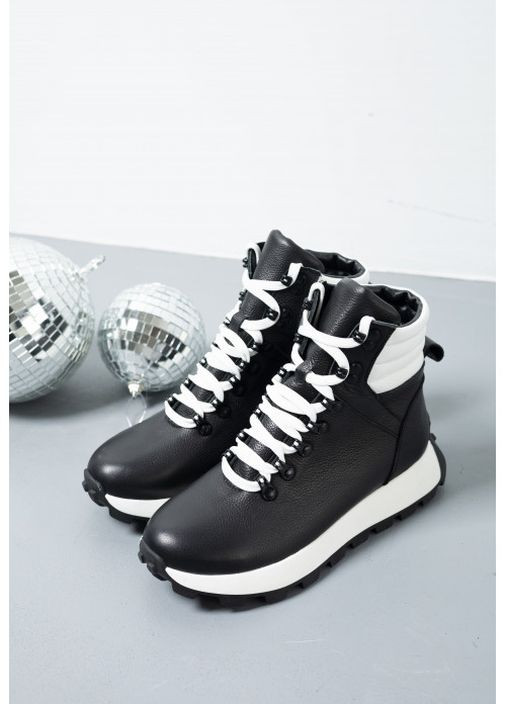 Зимние спортивные зимние ботинки черно-белые Villomi без декора
