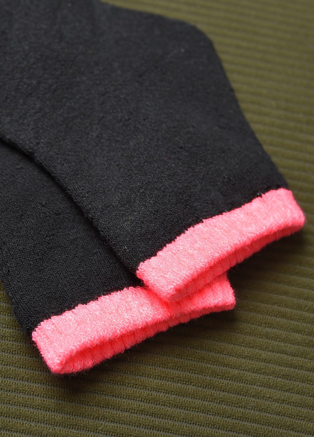 Носки махровые для девочки черные с розовой резинкой размер 31-35 Let's Shop (268738442)