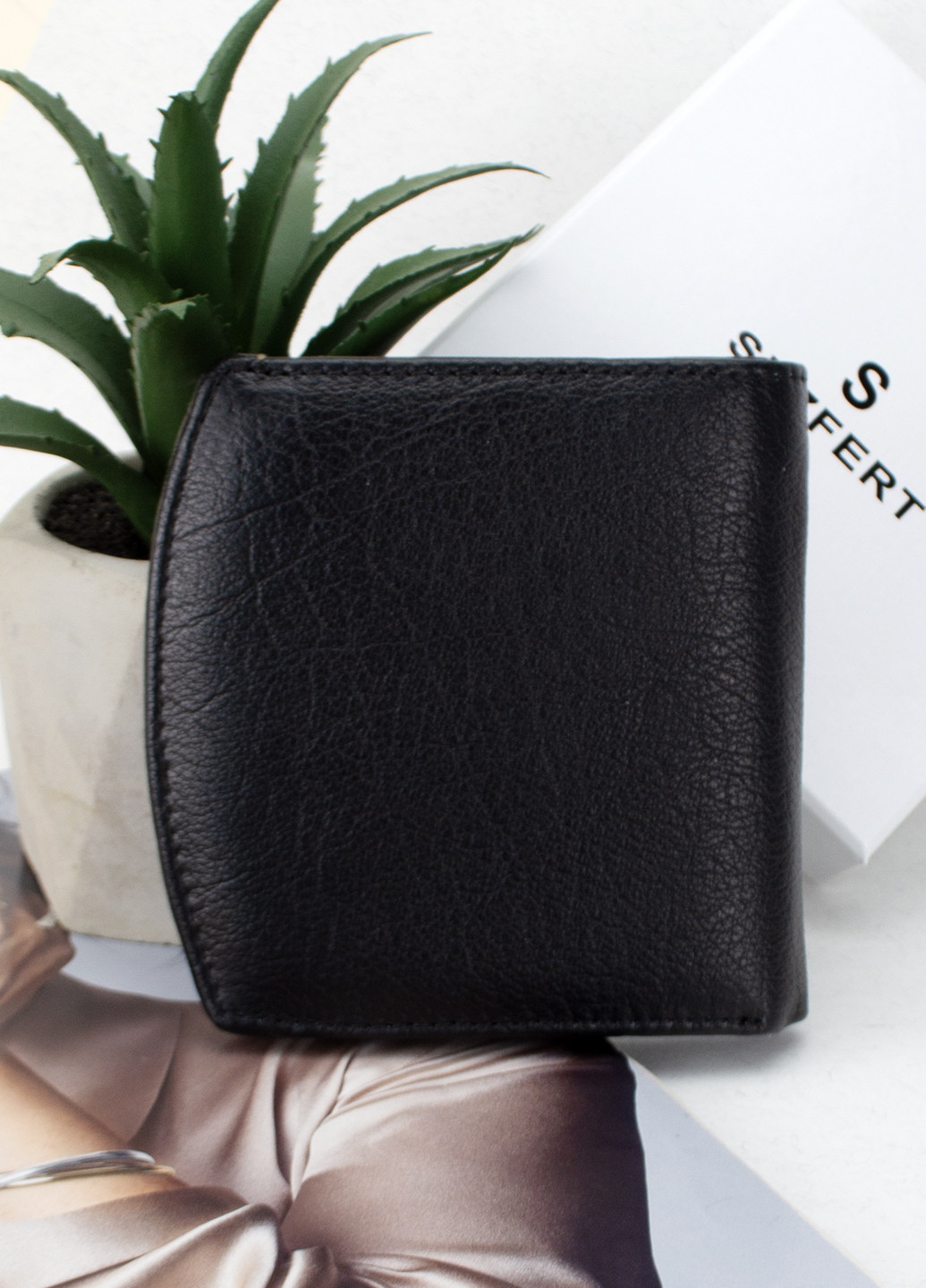 Жіночий шкіряний гаманець 13703-1 маленький чорний Sezfert (261240273)