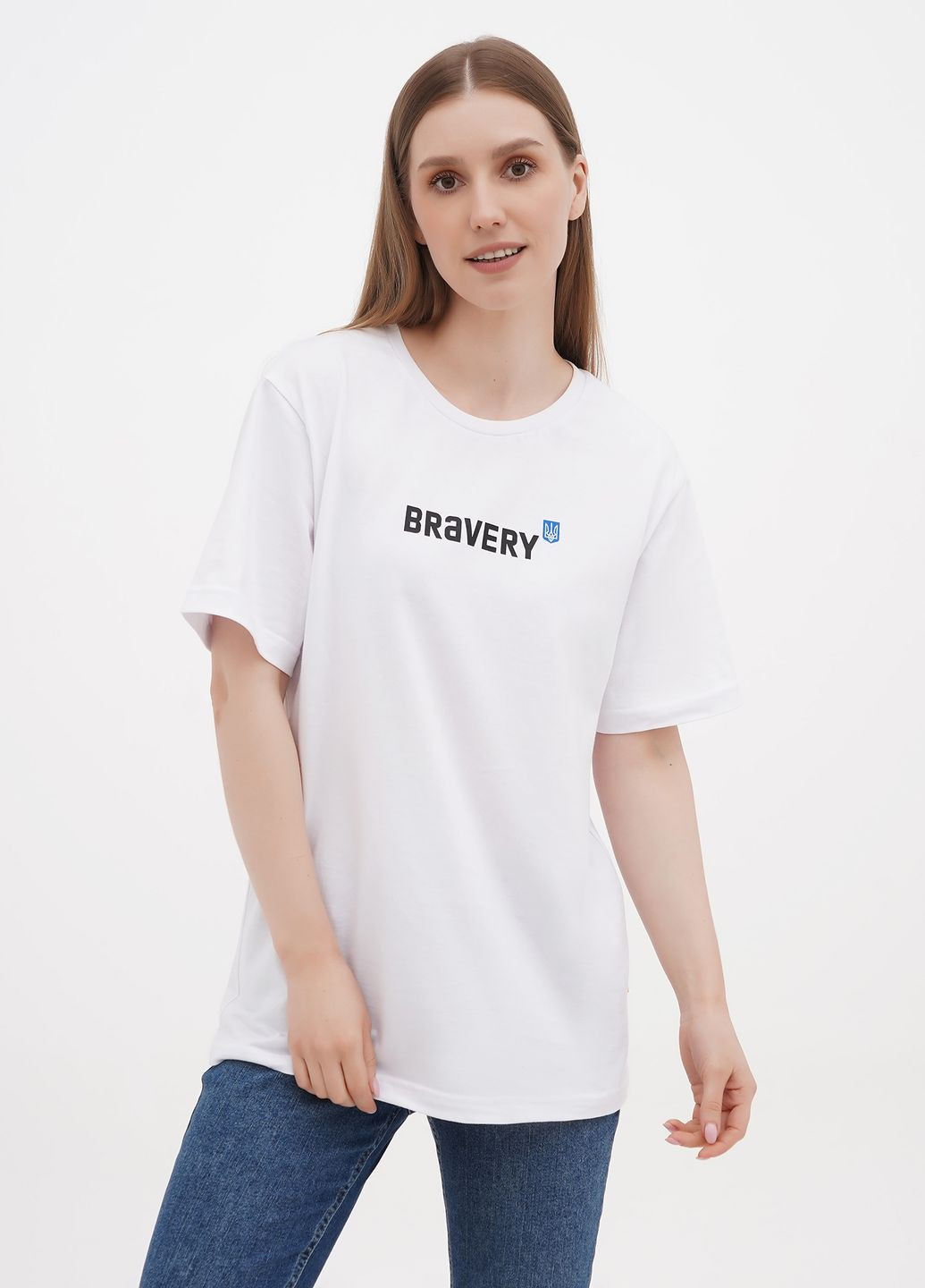 Белая всесезон футболка Bravery