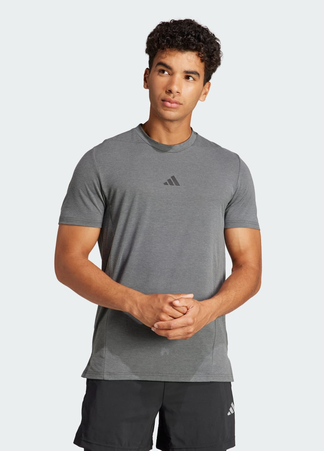 Серая футболка designed for training workout adidas