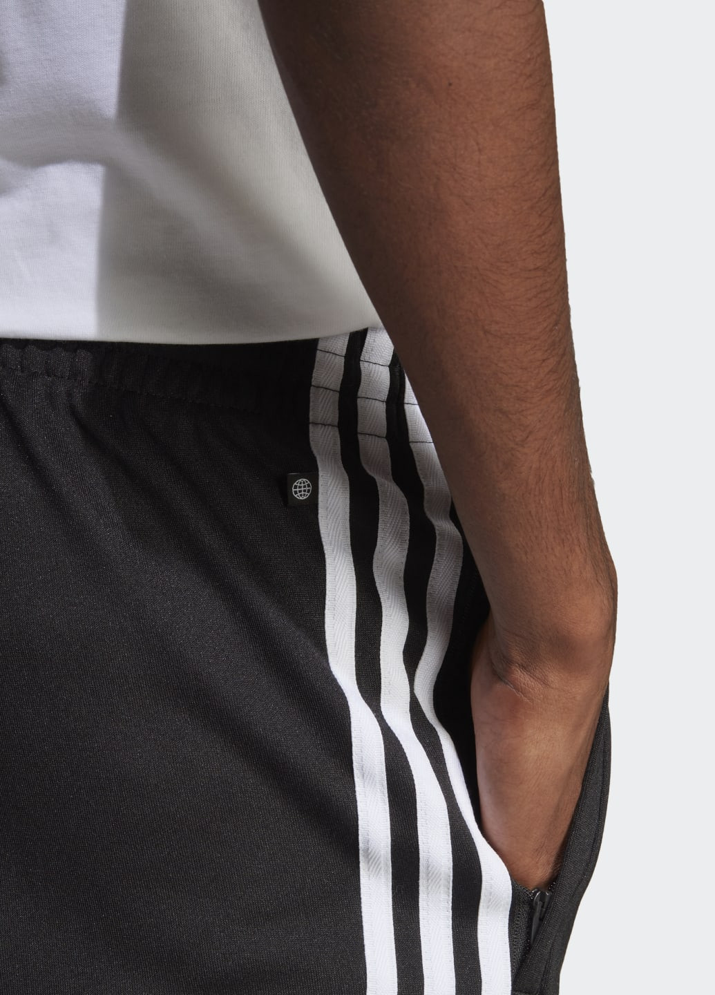 Черные спортивные демисезонные брюки adidas