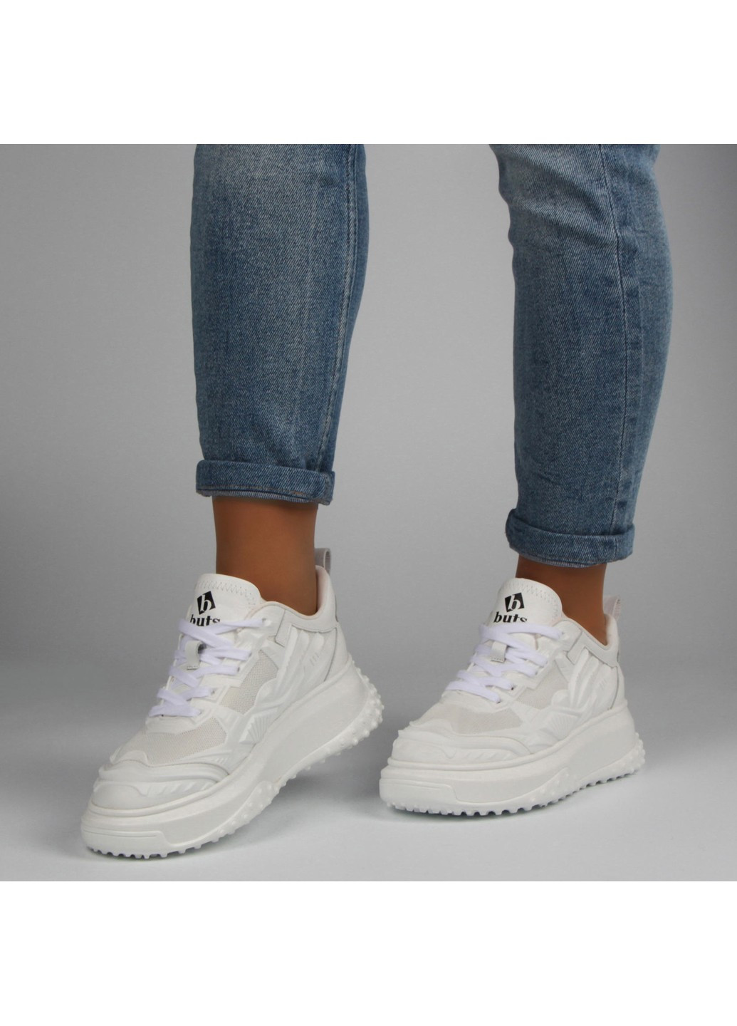 Белые демисезонные женские кроссовки 198087 Buts