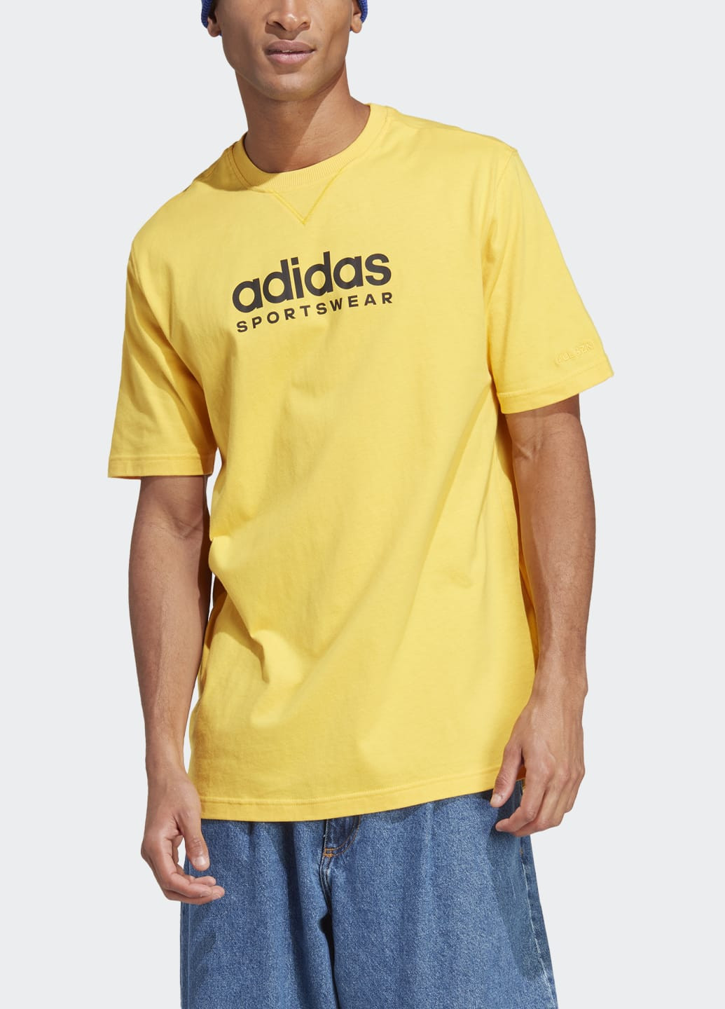 Золота футболка з принтом all szn adidas