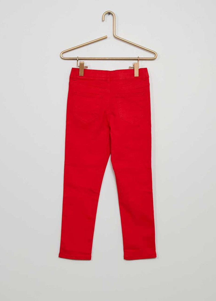 Красные брюки Kiabi
