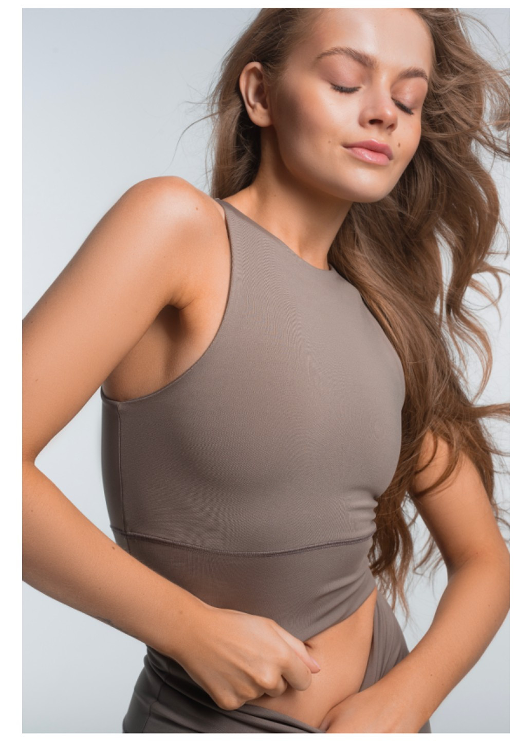 Топ со спортивной микрофибры с высокой посадкой воротника серо-коричневый Futura LS003t Luna — 260648937