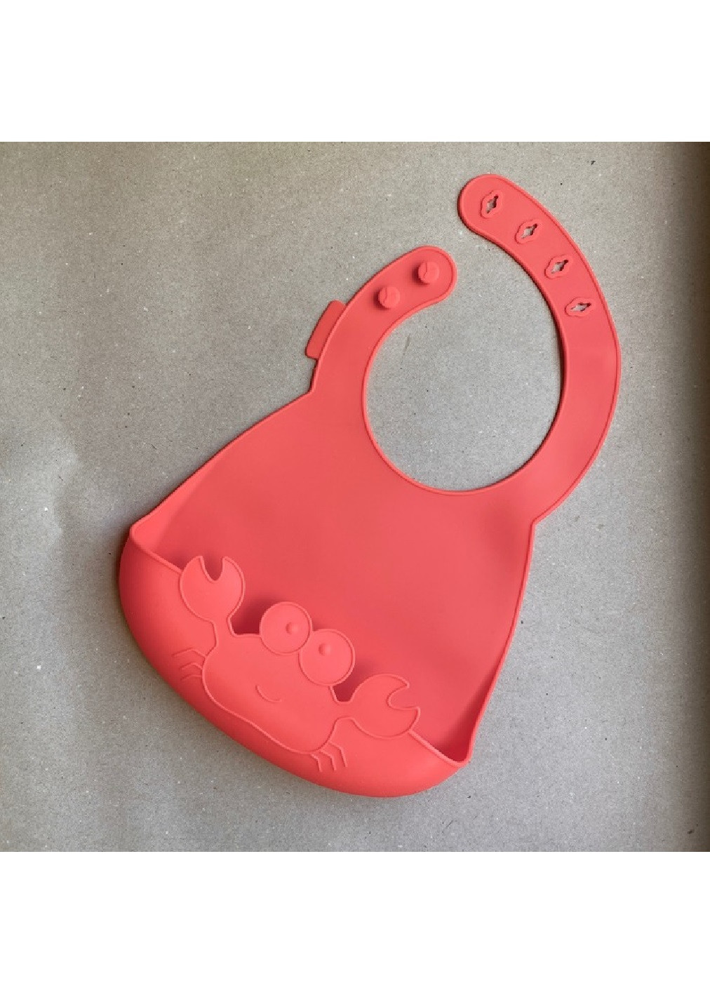 Детский силиконовый мягкий слюнявчик нагрудник с тисненым рисунком для детей малышей 30х22 см (475023-Prob) Красный Unbranded (260760087)