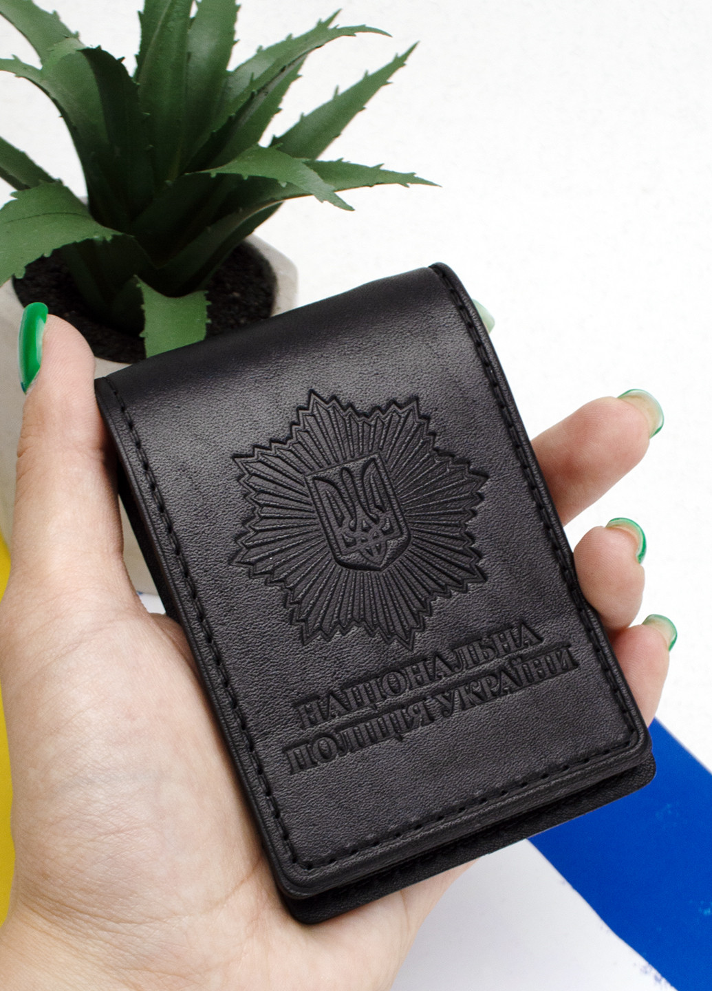 Обкладинка на посвідчення Національної поліції України із кріпленням під жетон шкіряна чорна HandyCover (260072806)
