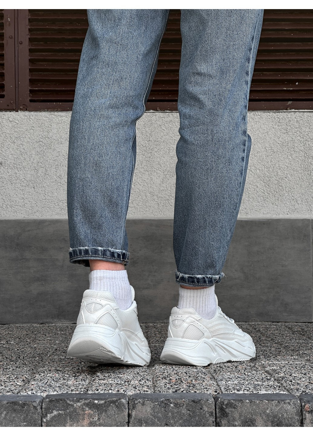 Білі осінні білі кросівки в стилі бренду Stilli