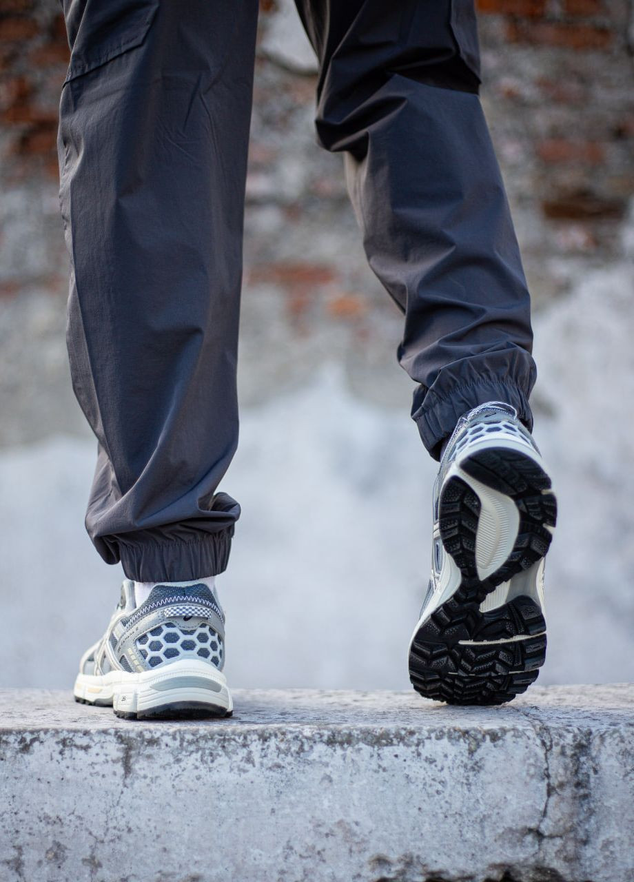 Серые демисезонные мужские спортивные кроссовки на весну серые с белым. No Brand