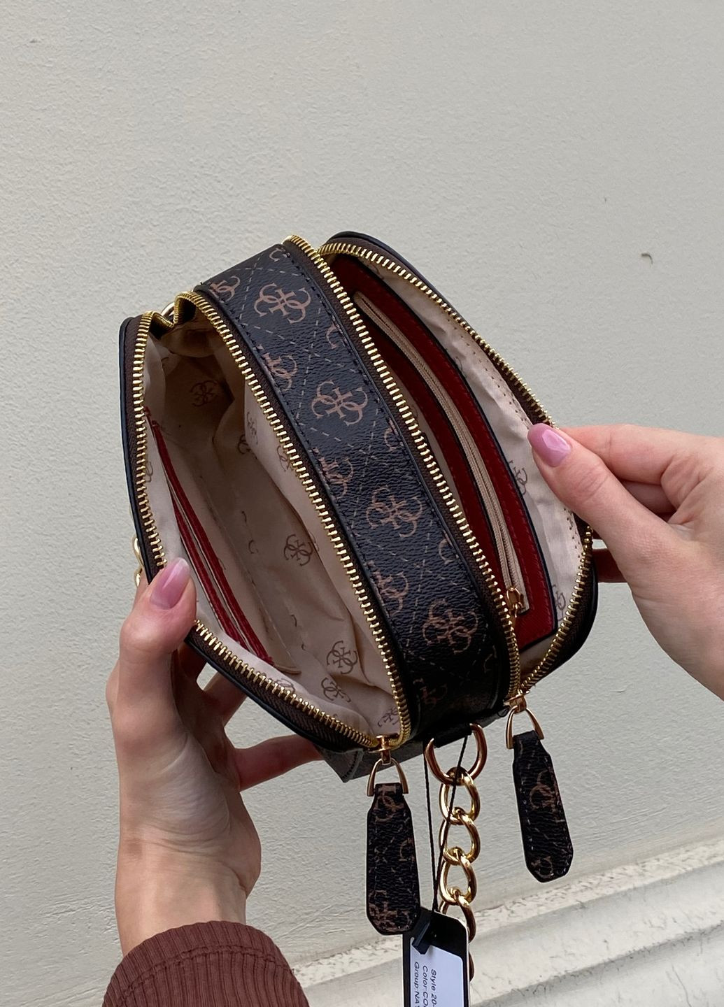 Женская прямоугольная сумка кросс-боди коричневая Guess (272593130)