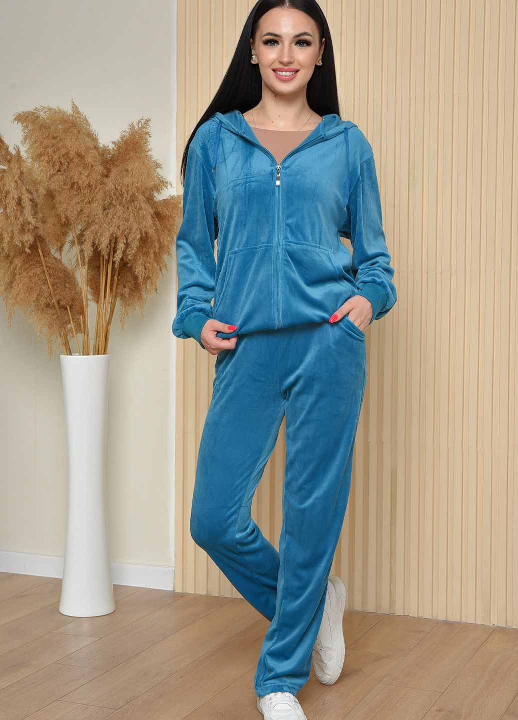 Костюм спортивний жіночий велюровий блакитного кольору Let's Shop (261762176)