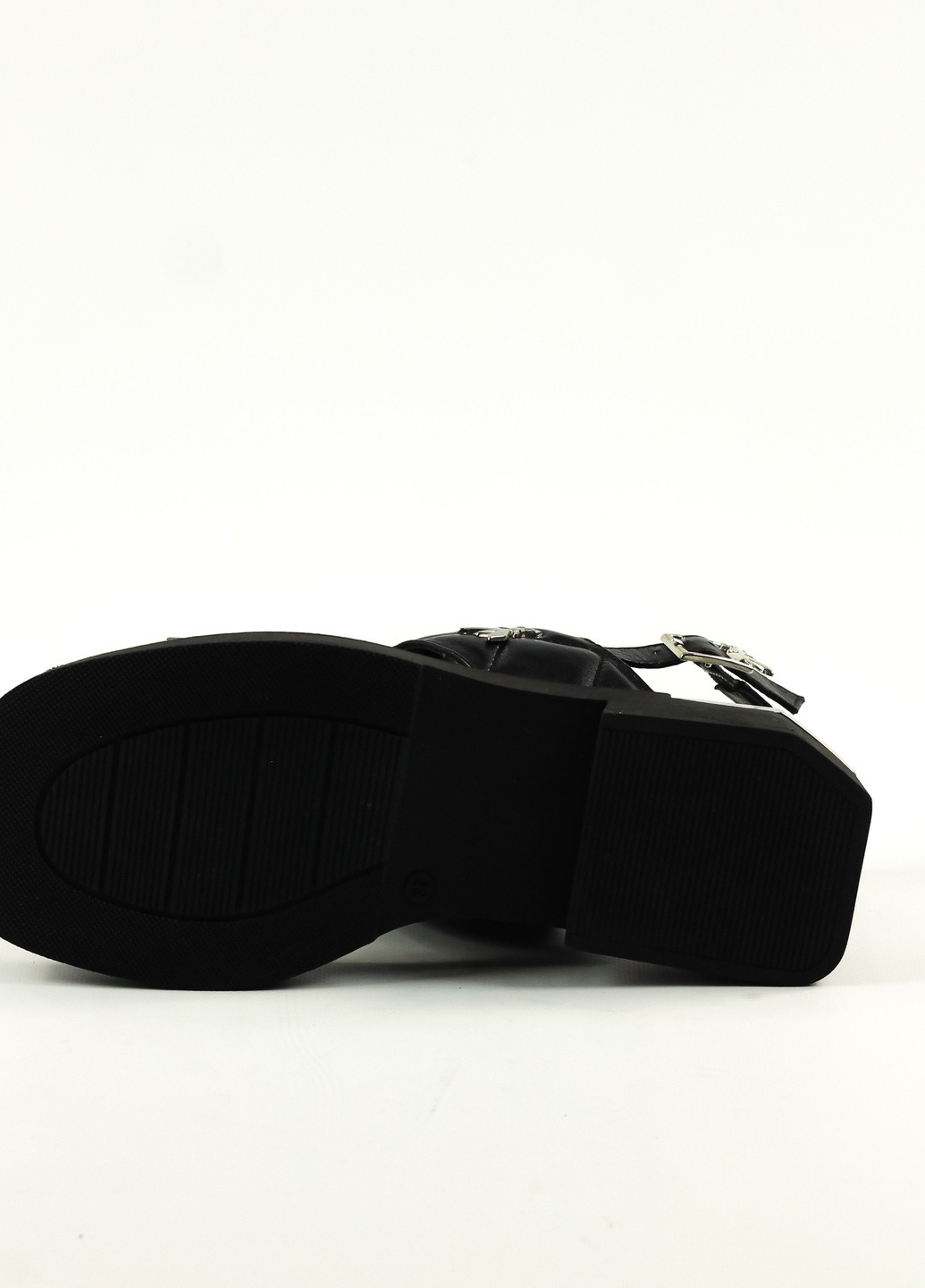 Черные босоножки на низком каблуке кожа Guero с ремешком