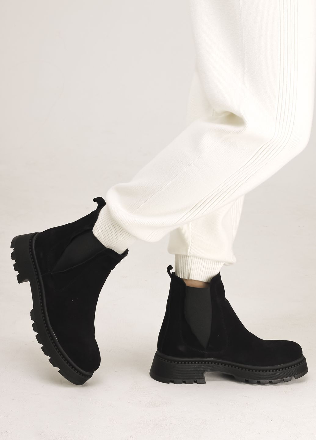 Зимние ботинки челси черные замша Teona без декора из натуральной замши
