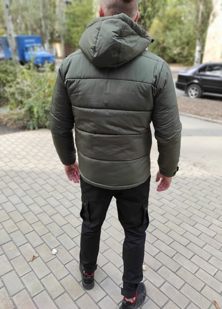 Оливковая (хаки) зимняя утепленная короткая куртка с капюшоном Vakko