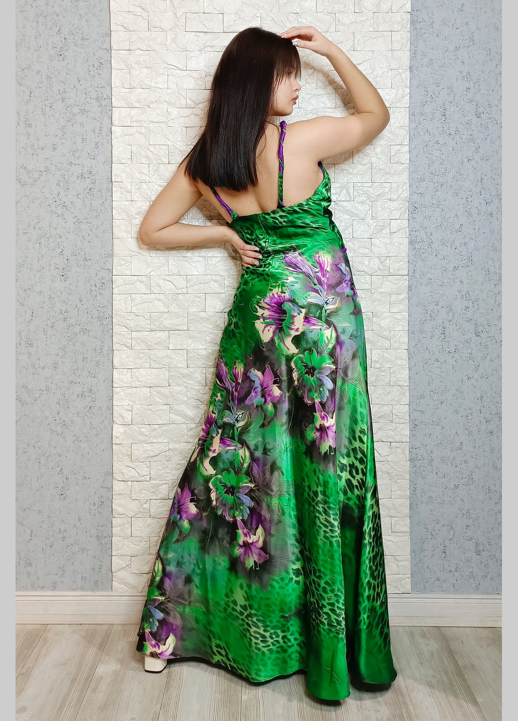 Зеленое вечернее платье а-силуэт Alchera с цветочным принтом