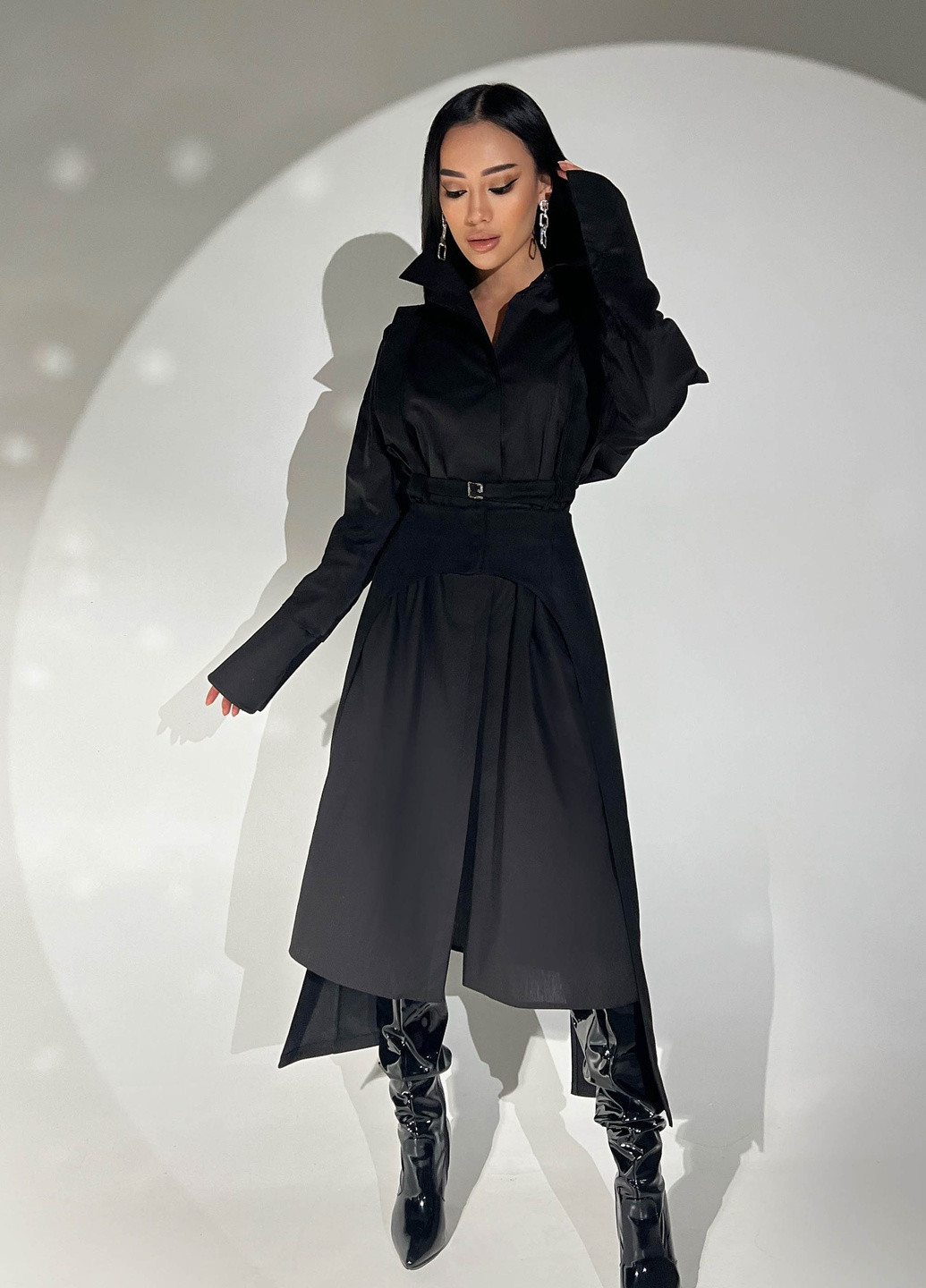 Черное повседневный платье-рубашка с портупеей в черном цвете Jadone Fashion однотонное