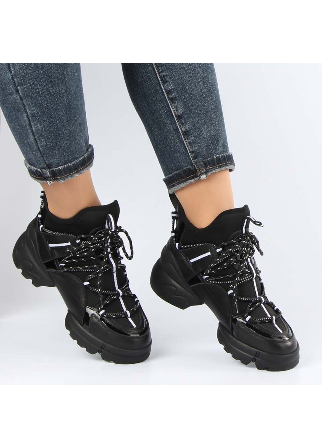 Черные демисезонные женские кроссовки 195663 Buts