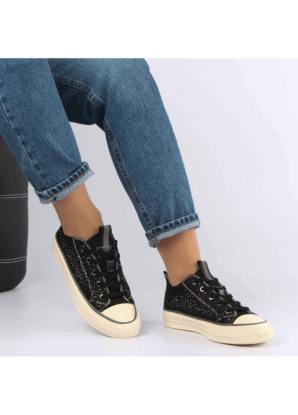 Черные демисезонные женские кроссовки 195685 Buts