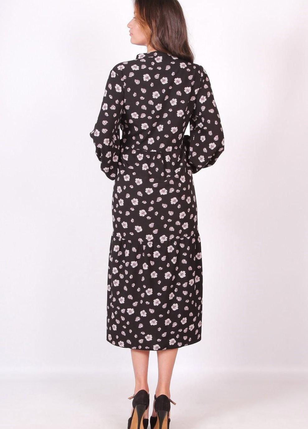 Черное кэжуал платье женское 073 цветы молочный софт черное Актуаль